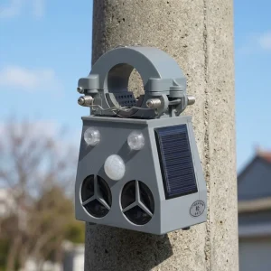 Solar Powered ABS Material Waterproof Eco Friendly Ultrasonic Smart Bird Repeller Sound Light Technology 3 5 Year Durability